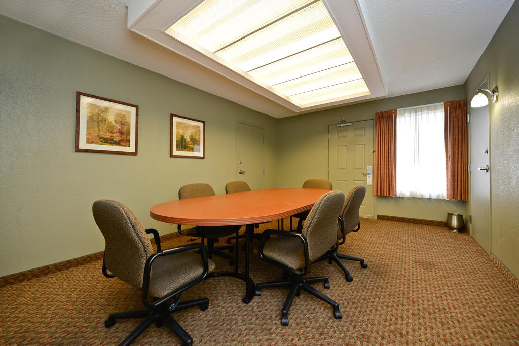 Americas Best Value Inn And Suites Overland Park Business billede
