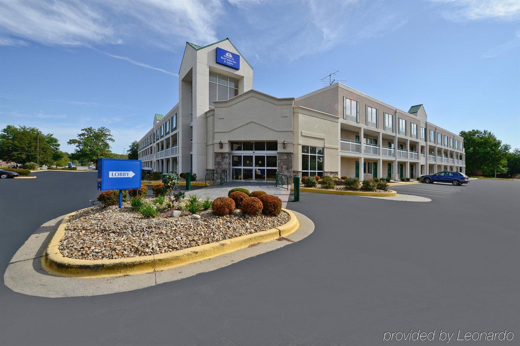 Americas Best Value Inn And Suites Overland Park Eksteriør billede